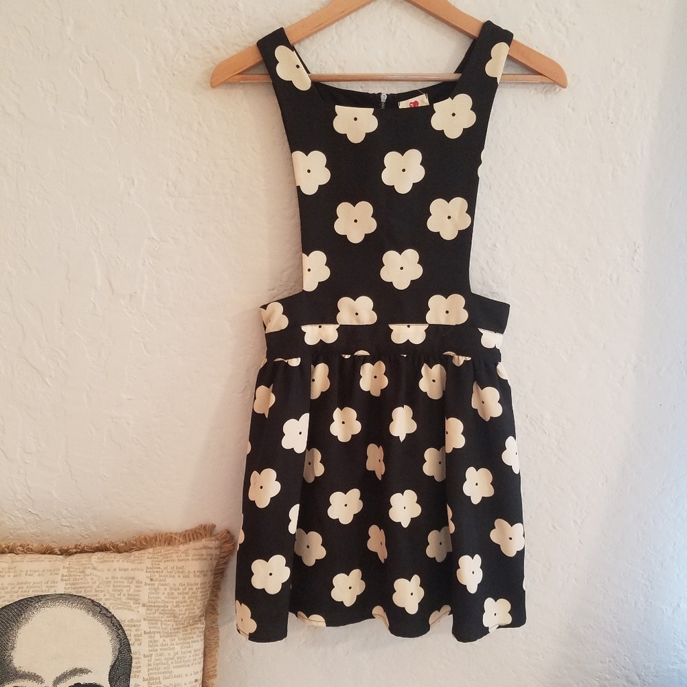 Mod inspired floral jumper!